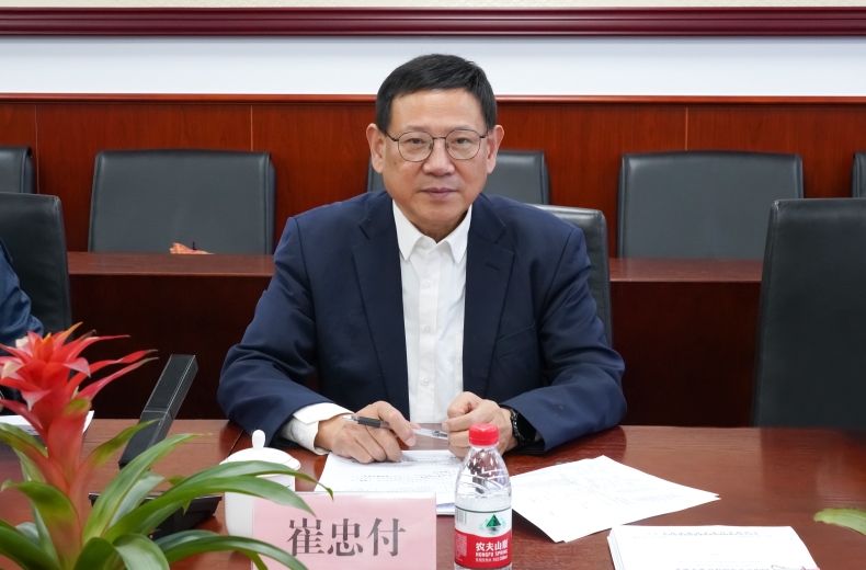崔忠付主持《新能源汽車廢舊動力蓄電池 物流追溯信息管理係統數據元》行業標準審查會